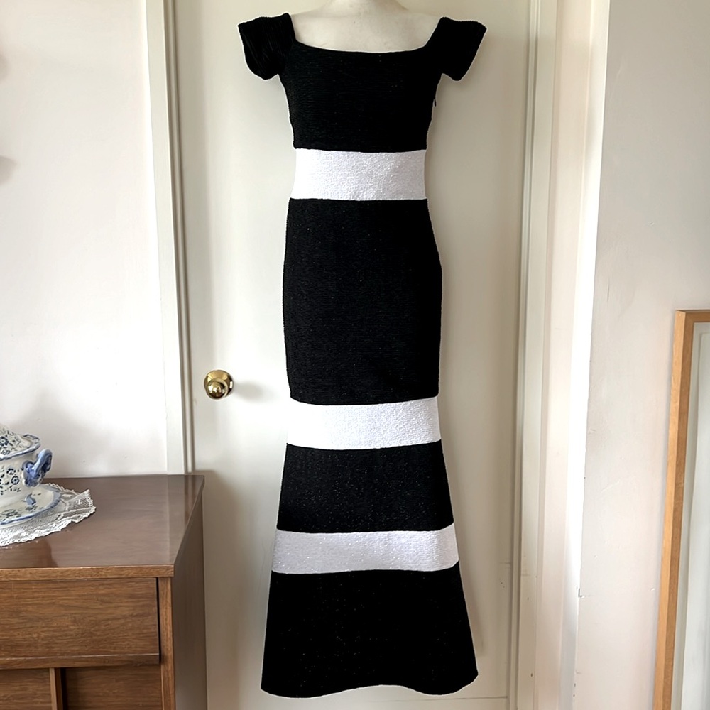 💕Xscape Black White Maxi Knit Fit Flare Dress 8 EUC